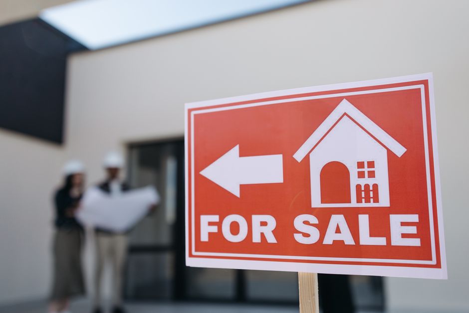 Should I Use an Architect, General Contractor, or Prefab Builder in Switzerland?