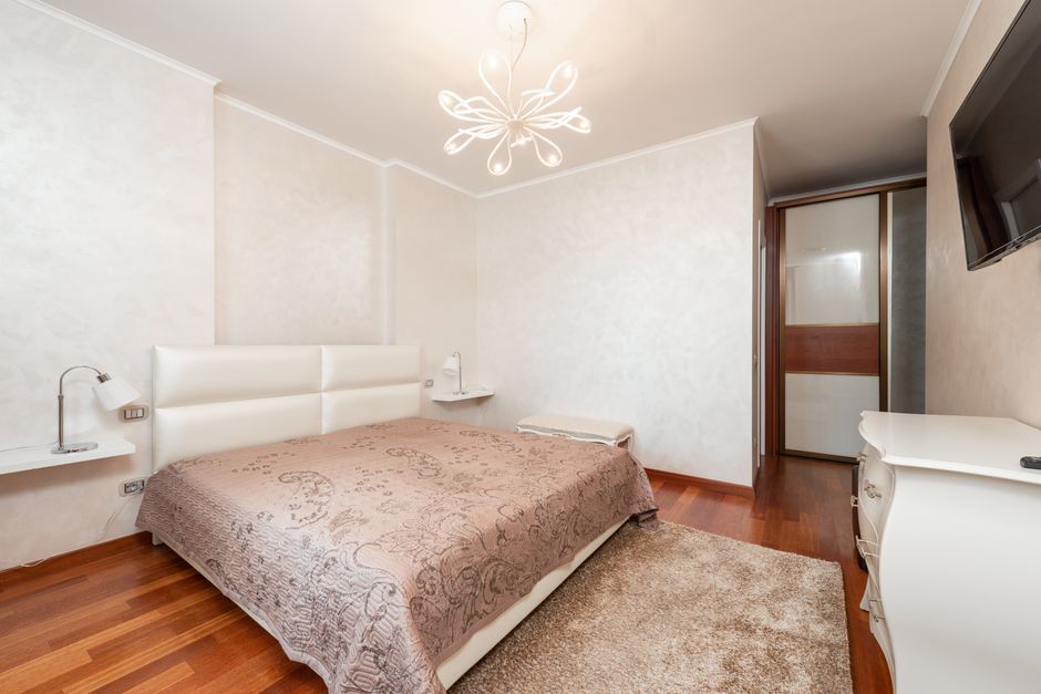 Can a Two-Bedroom Senior Apartment Accommodate a Spouse, Caregiver, Adult Child, or Roommate?