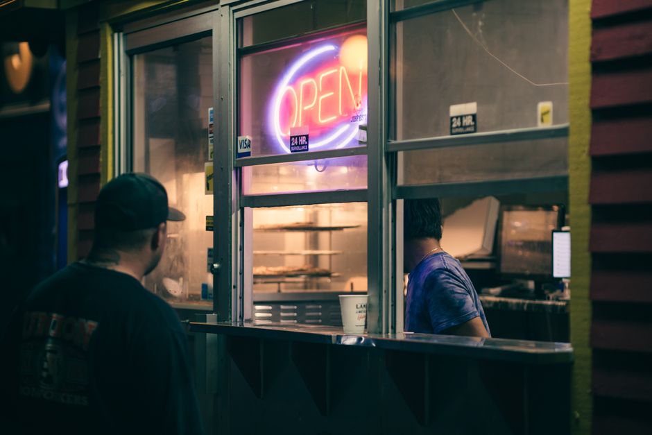 What Should I Eat Late at Night to Avoid Heartburn?