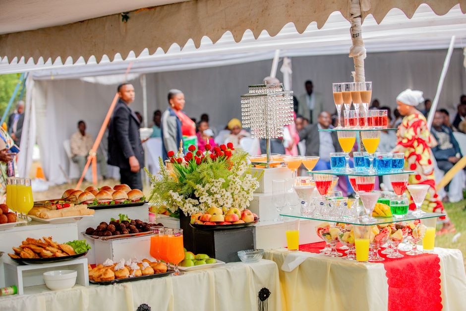 How Do I Plan a Crowd-Pleasing Buffet Menu at Home?